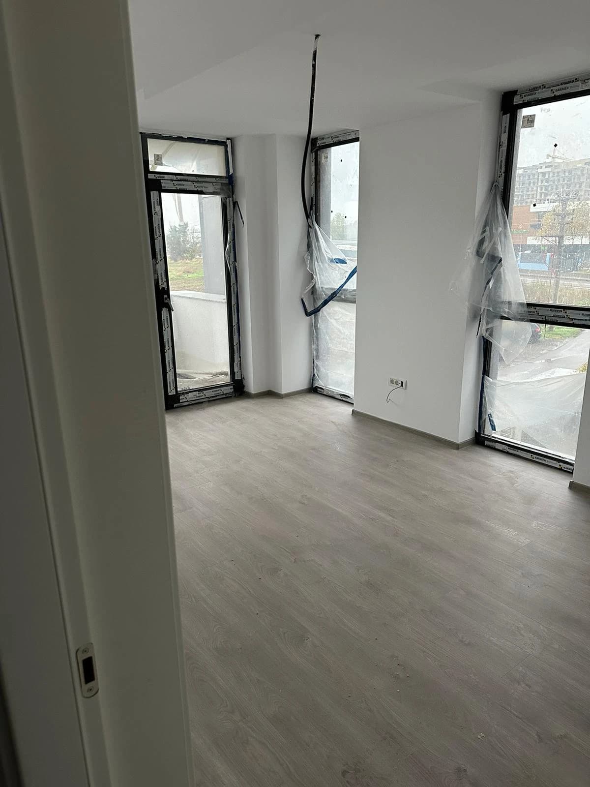 Dormitor spațios, finisaje moderne