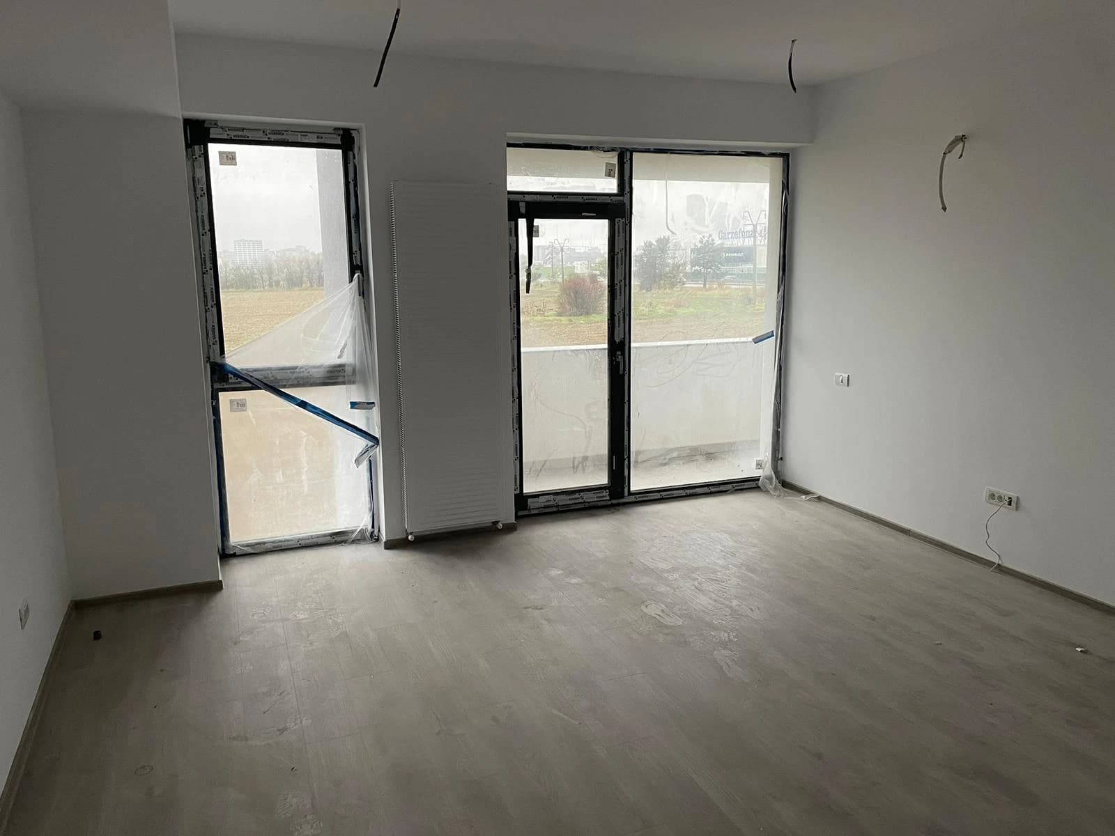 Living luminos, finisat, în cadrul unui apartament Mr Lucass